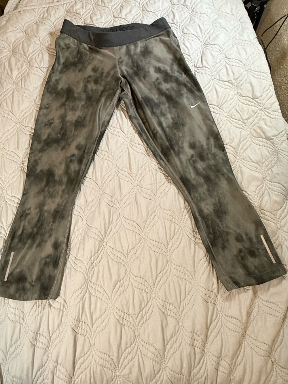 Nike Dri-FIT Gray Tie Dye Crop Leggings Size Large